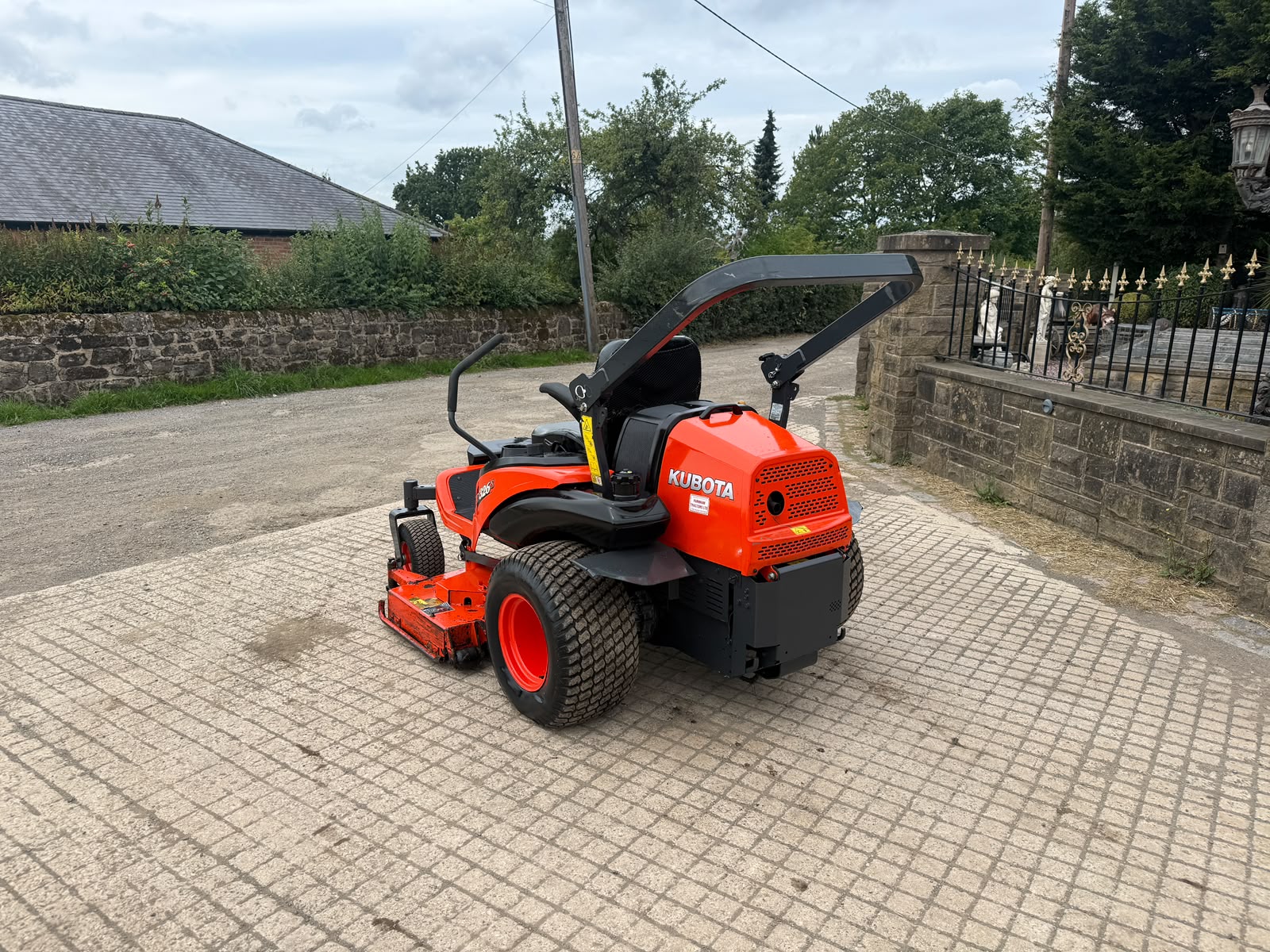 2015 Kubota mower for sale in Pilsley, Chesterfield — photo 9