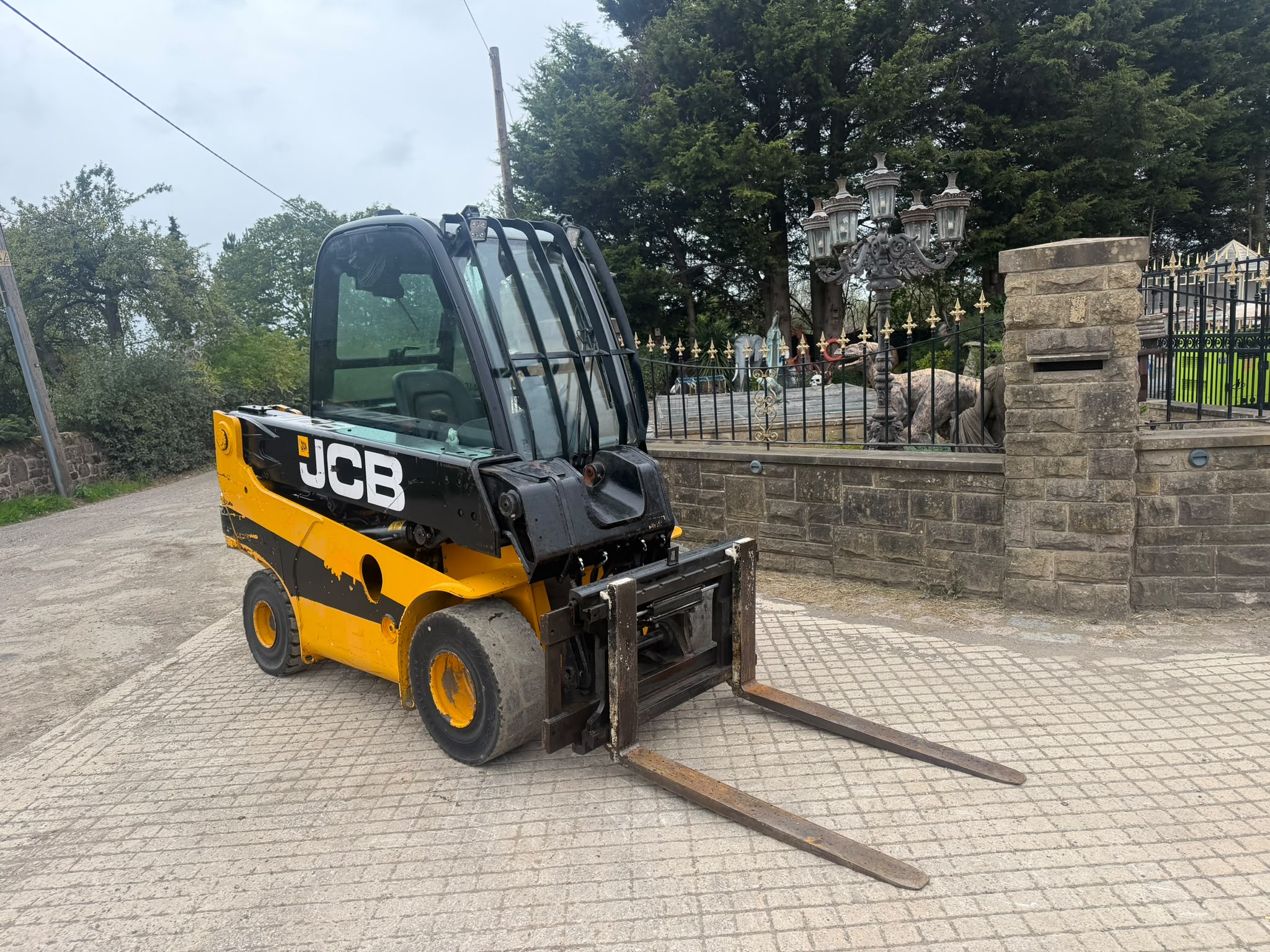 2016 JCB forklift for sale in Pilsley, Chesterfield — photo 3