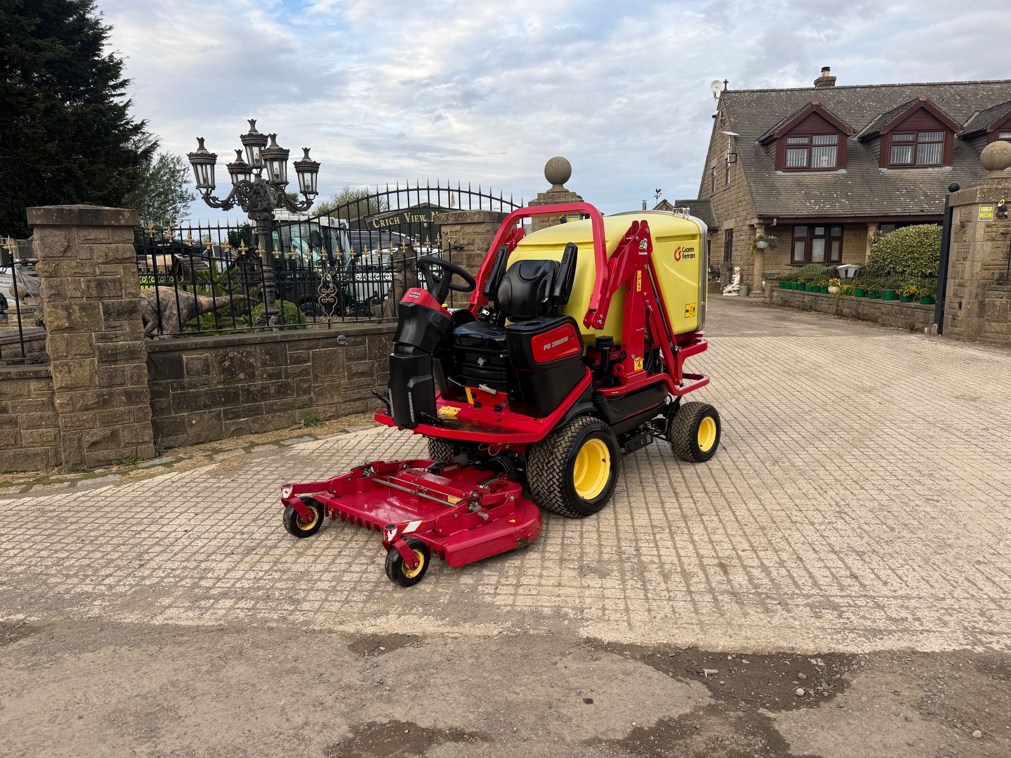 2022 GIANNI FERRARI PG 280DW XPRO 4WD OUTFRONT HIGH TIP MOWER