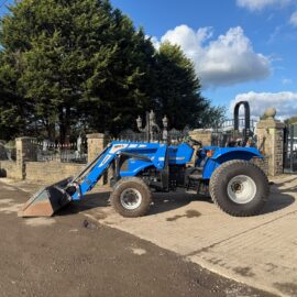 2017 SOLIS 50 50HP 4WD COMPACT TRACTOR W/ FRONT LOADER AND BUCKET