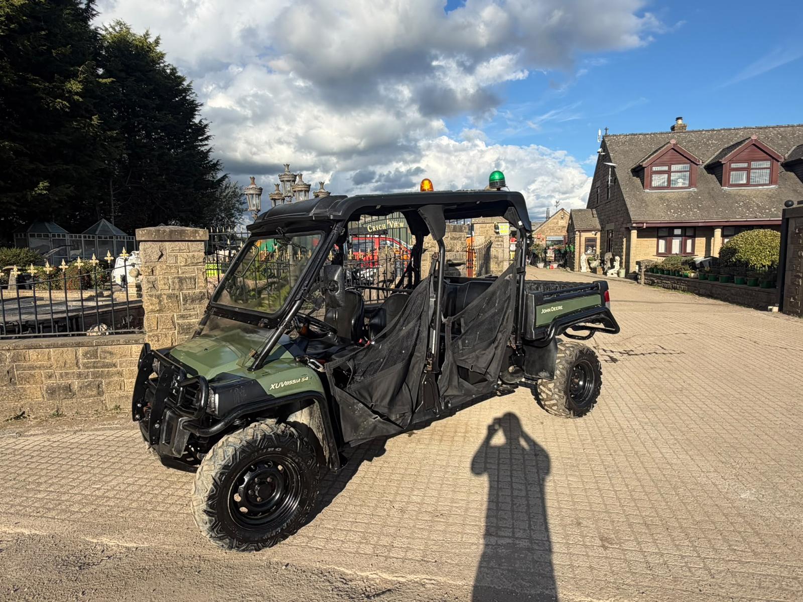 2025/74 JOHN DEERE XUV855M-S4 4WD CREW CAB GATOR BUGGY
