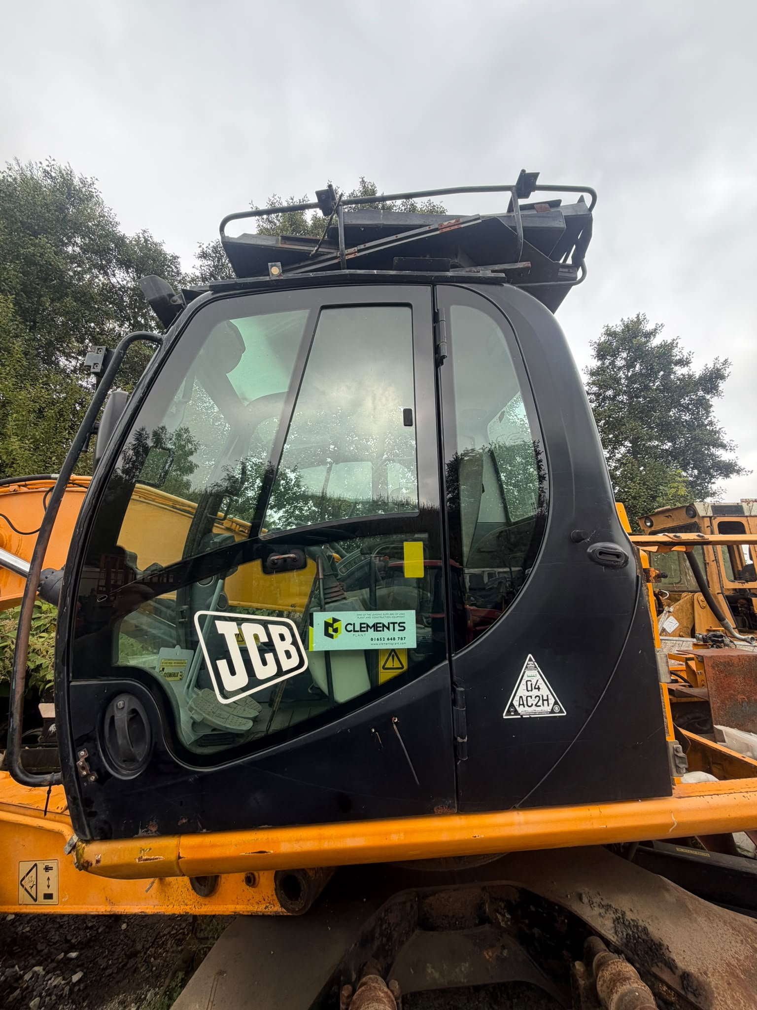 JCB JS SERIES EXCAVATOR CAB